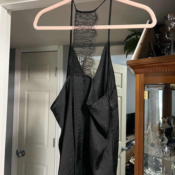 Beautiful NWT BLACK BEAUTY BLOUSE. Never worn. XL 100%polyester. - Picture 2 of 3